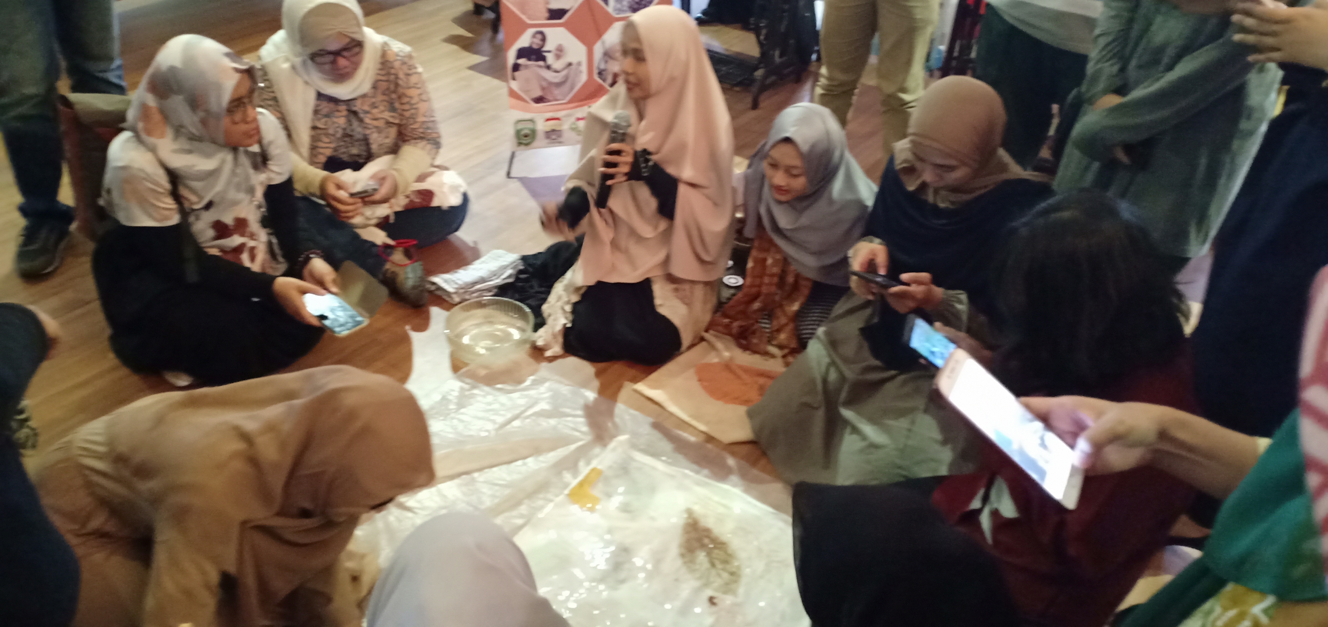 Workshop membuat eco-print . dok : hellobondy